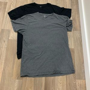 2 Uniqlo mens tshirts size large
